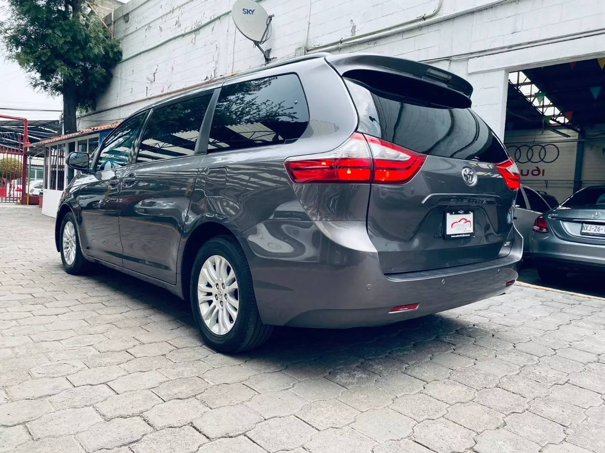 Toyota Sienna 3.5 Xle 2017 At
